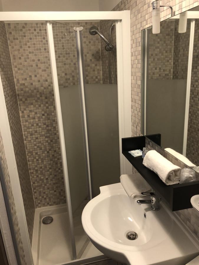 Hotel Nice Flore Виши Екстериор снимка