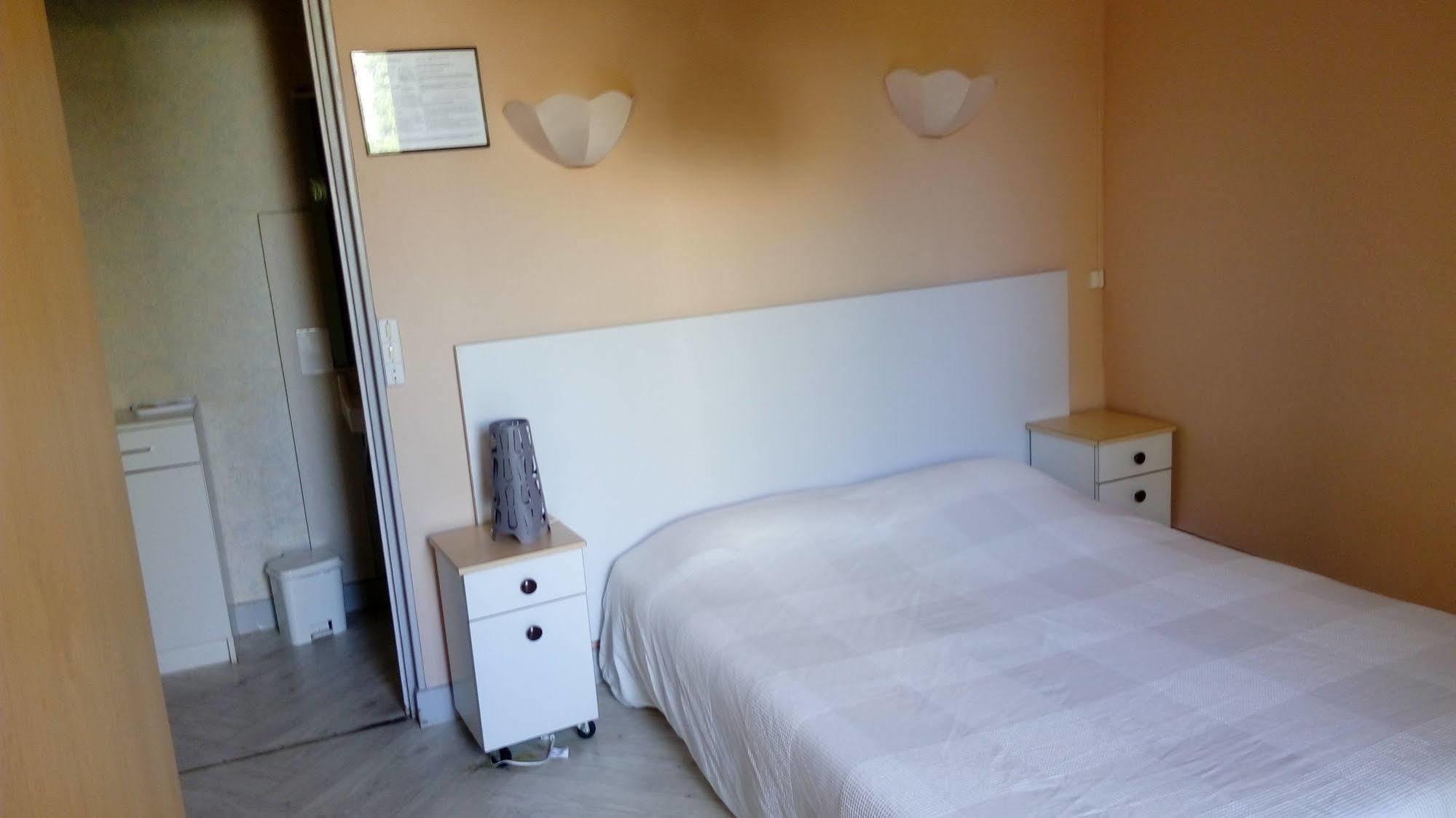 Hotel Nice Flore Виши Екстериор снимка