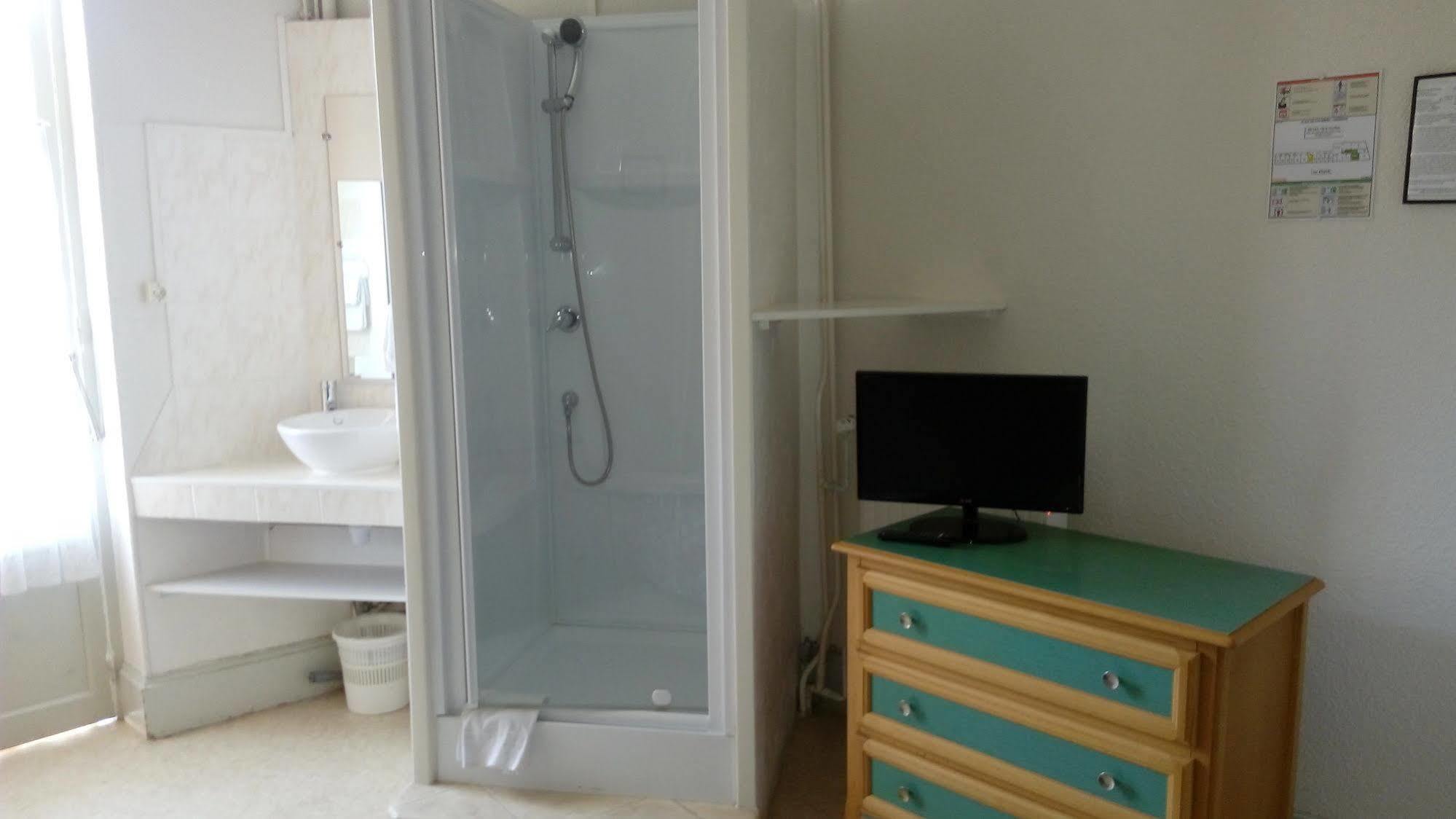 Hotel Nice Flore Виши Екстериор снимка