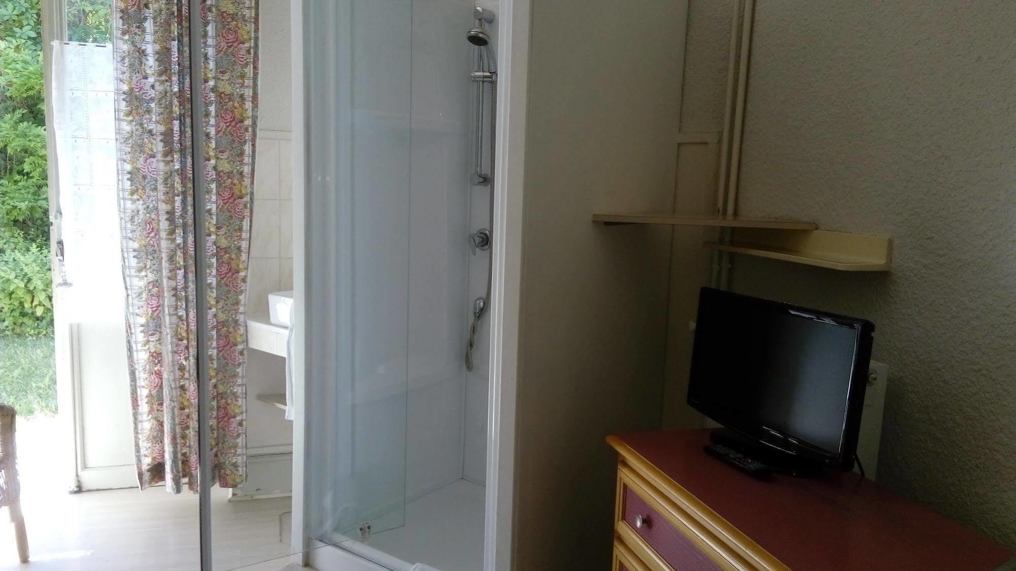 Hotel Nice Flore Виши Екстериор снимка